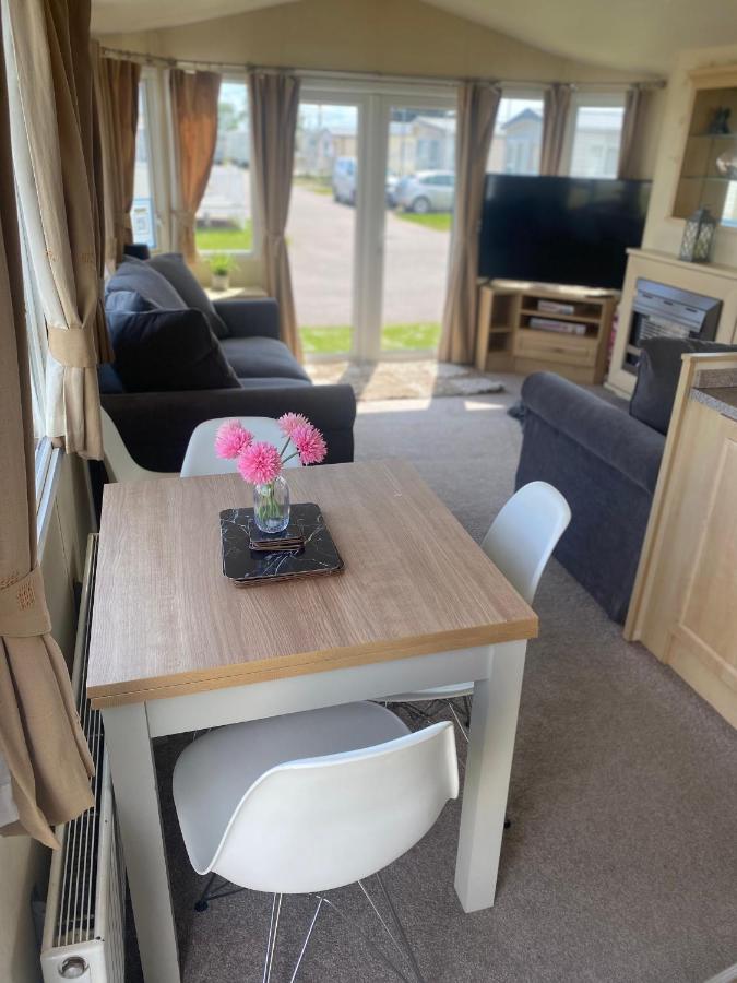 6 Berth Seawick Caravan Park, St Osyth كول شيستر المظهر الخارجي الصورة